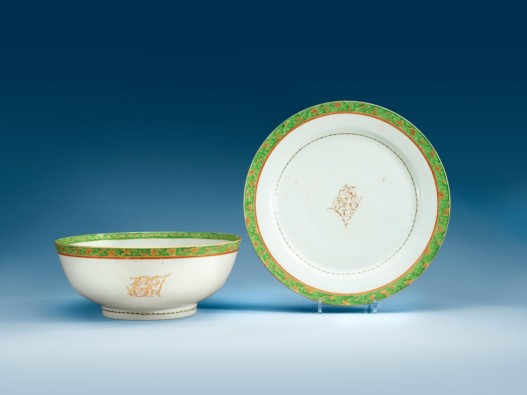 A green, red and gold punch bowl with stand, Qing dynasty, Qianlong (1736-95).