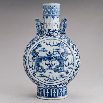 A blue and white moon flask, Qing dynasty, 19th Century.