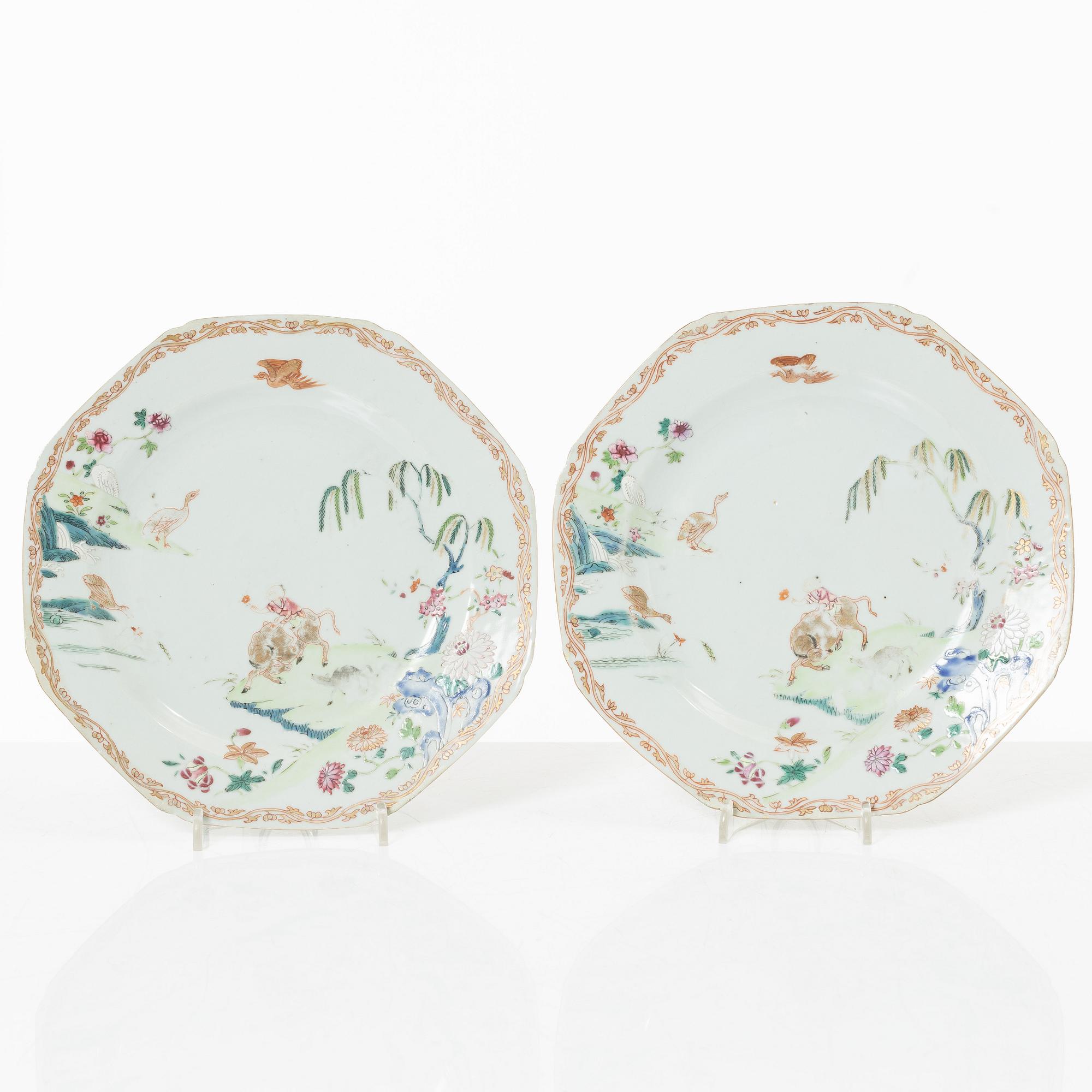 Tallrikar, fem stycken, porslin, Kina, Qingdynastin, 1700-tal.