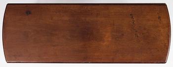 A George III mahogany gateleg table, late 18th century.