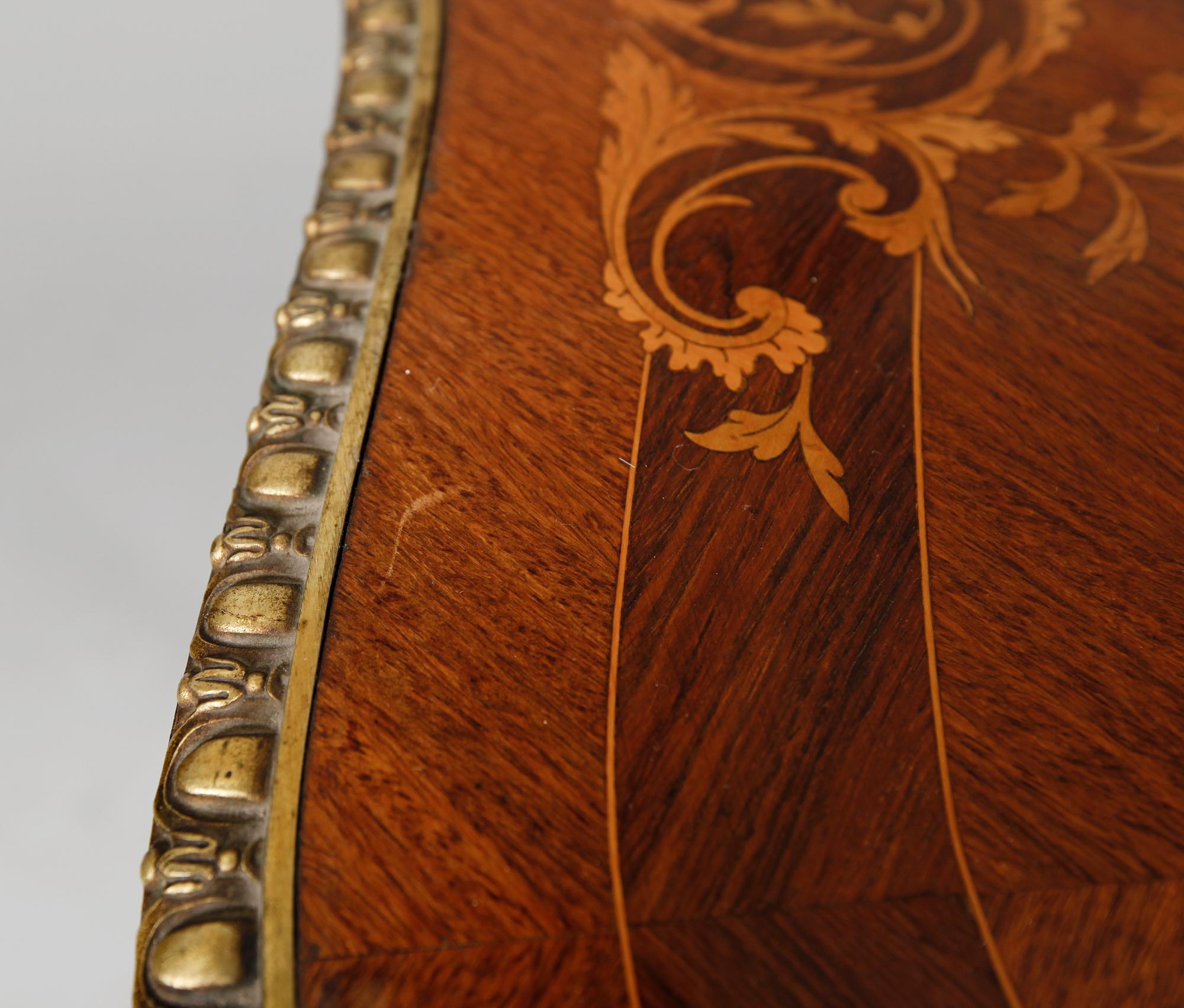 SALONGSBORD, Frankrike, Louis XVI-stil, 1800-tal.