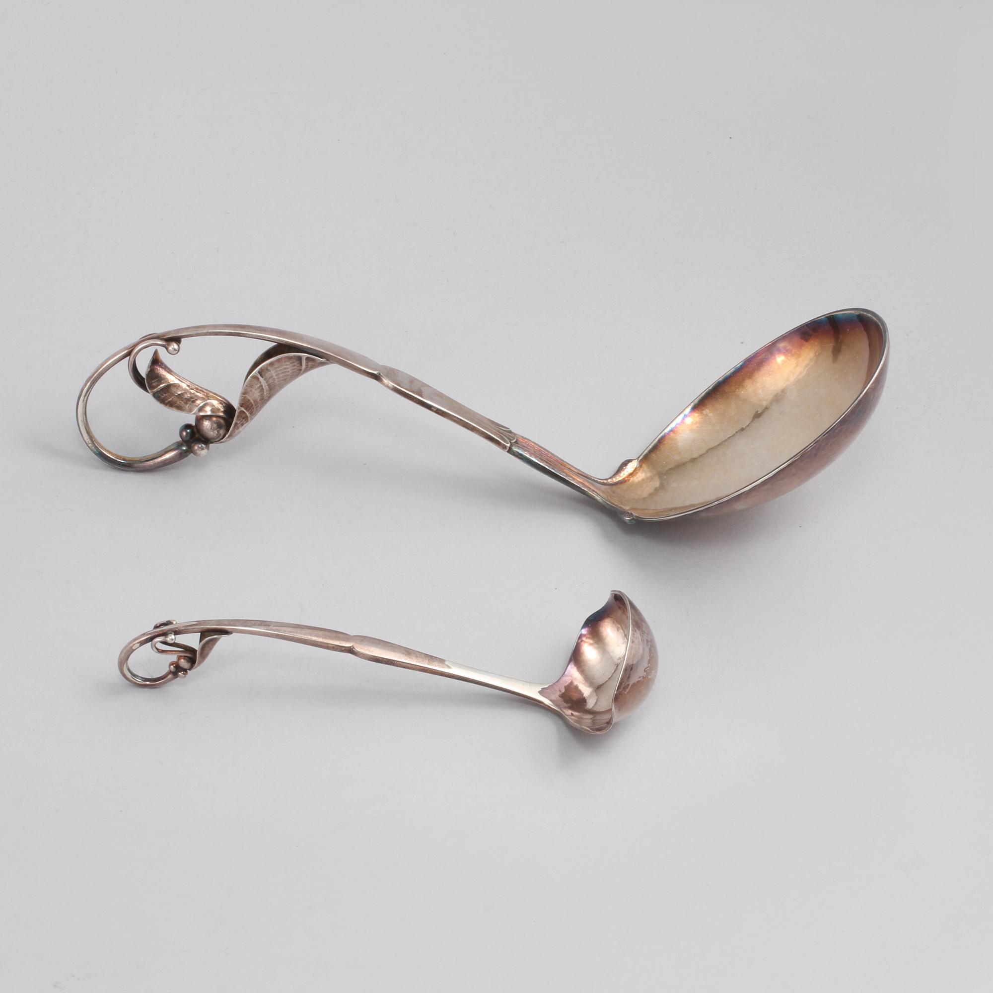 SERVERINGSSKEDAR, 2 st, silver, Georg Jensen, Danmark, 1900-tal, vikt ca 100 g.
