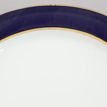 Heikki Orvola, a 135 piece porcelain service, "Festivo", Arabia/Rörstrand, 1980's.