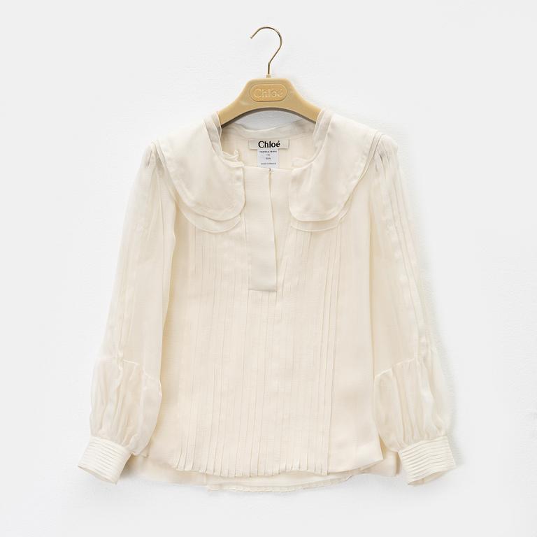 Chloé, a pleated silk shirt, size 38.