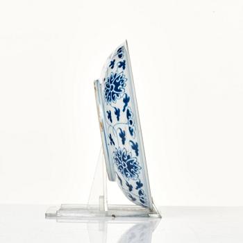 A blue and white dish, Qing dynasty with Daoguang seal mark.