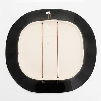 Birger Kaipiainen, a stoneware decorative dish signed Kaipiainen Arabia.