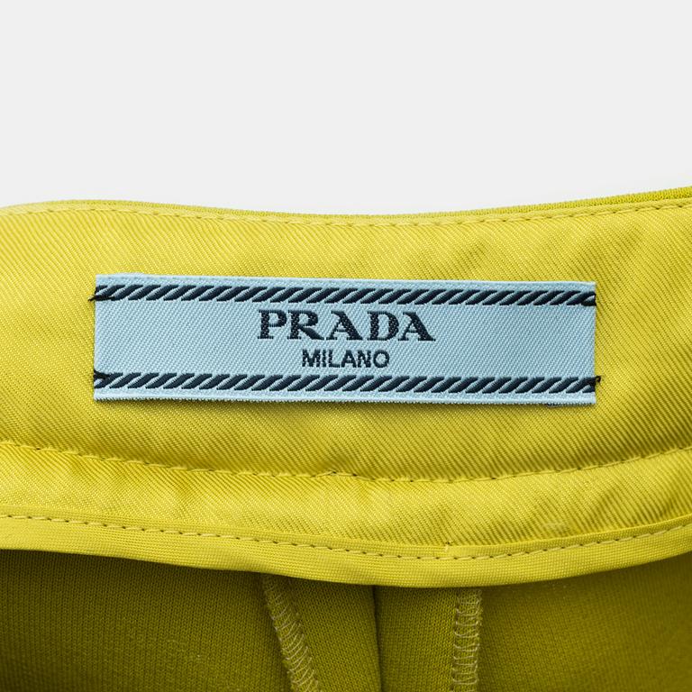 Prada, set med byxa samt topp, storlek 36.