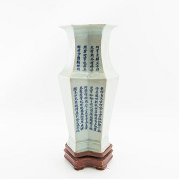Vase, China late Qing porcelain.