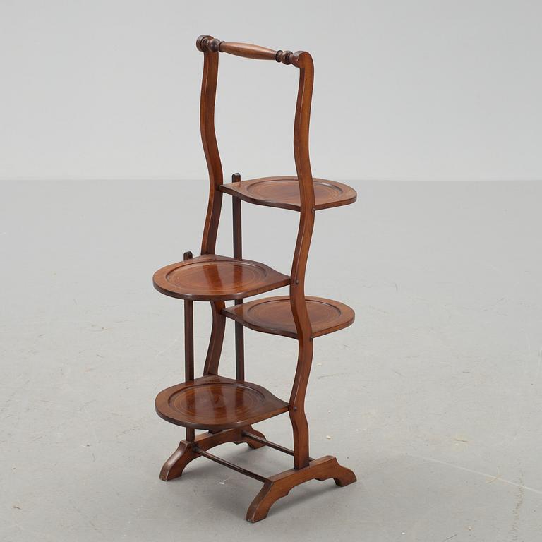 CAKESTAND, engelsk stil. 1900-talets första hälft.