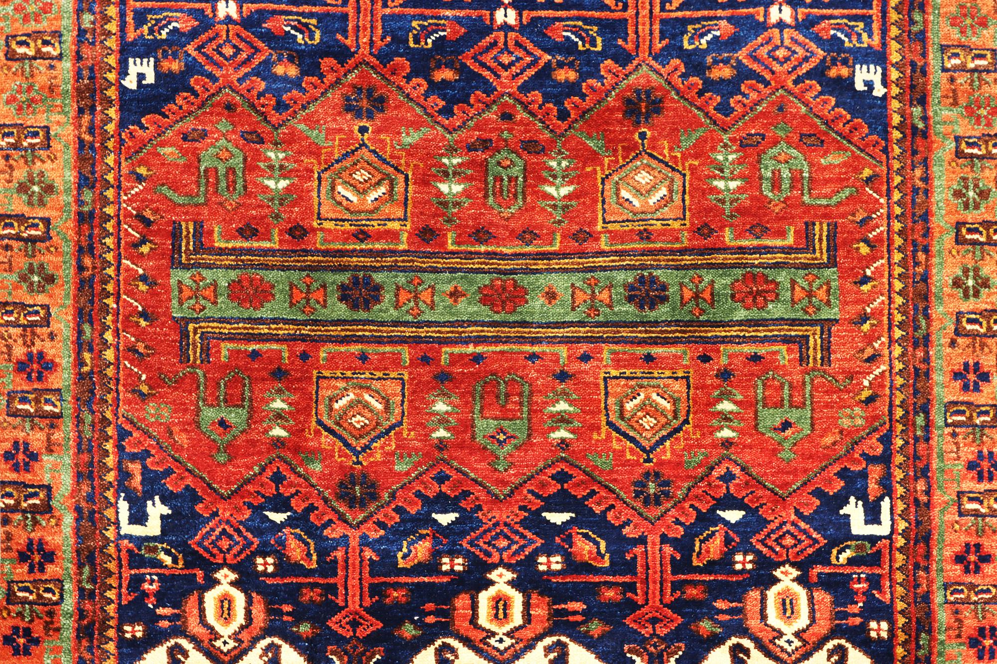 Matta, med s.k. Mamlukdesign, ca. 302 x 247 cm.