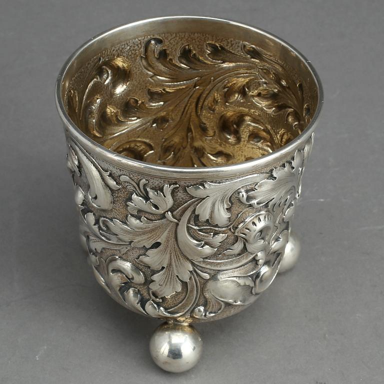 BÄGARE, silver, CG Hallberg, 1894. Vikt ca 153 gram.