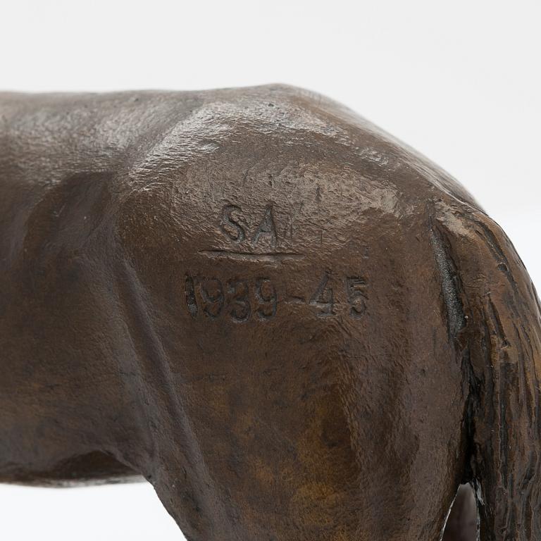 Herman Joutsen, pronssiveistos, signeerattu HJ 80, merkattu SA 1939-45.