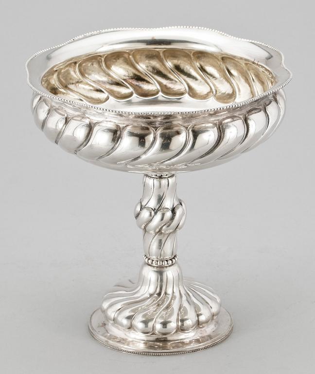 SKÅL PÅ FOT, silver, svenska importstämplar. 1900-talets första hälft. Vikt ca 500 gram.