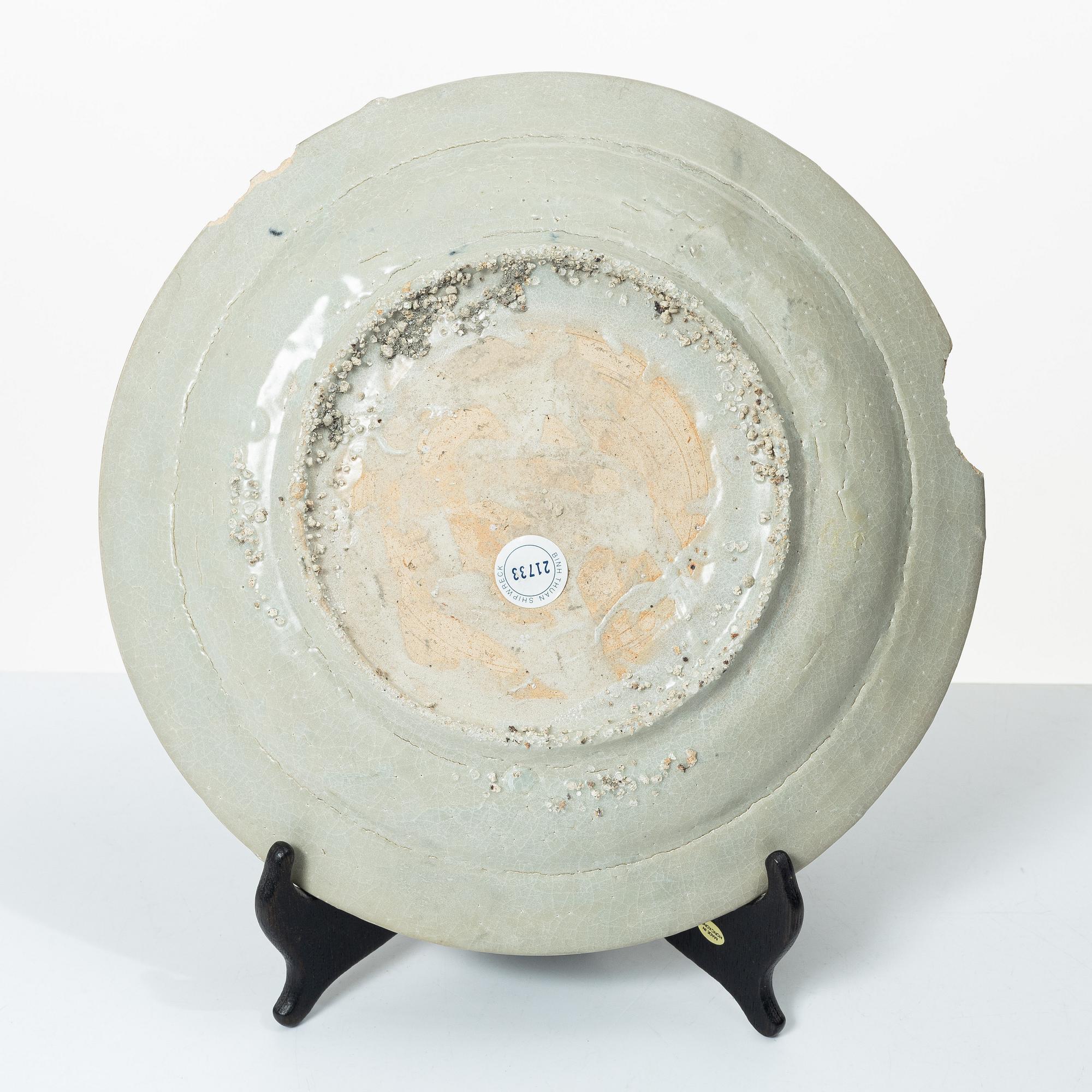 A blue and white Swatow plate from the Bihn Thuan Shipwreck, China, eartly 17th century, Ming dynasty.