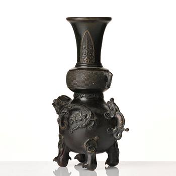 Two bronze vases, Qing dynasty, 18th /19th Century.