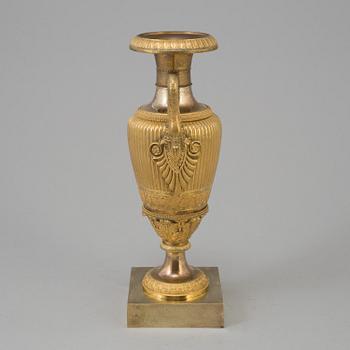 AN EMPIRE ORMOLU VASE, first half of the 19th century.