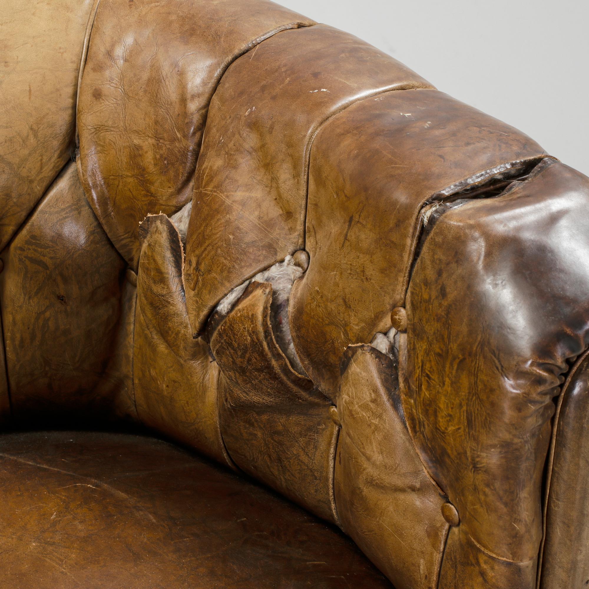 FÅTÖLJER, ett par, sk clubfåtölj, 1900-tal.