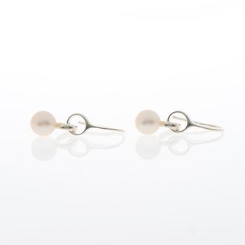 GEORG JENSEN, ÖRHÄNGEN, "Sphere", odlade pärlor, silver.