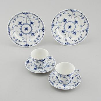 24 pieces of Musselmalet porcelain, made by Royal Copenhagen, 20th  century.