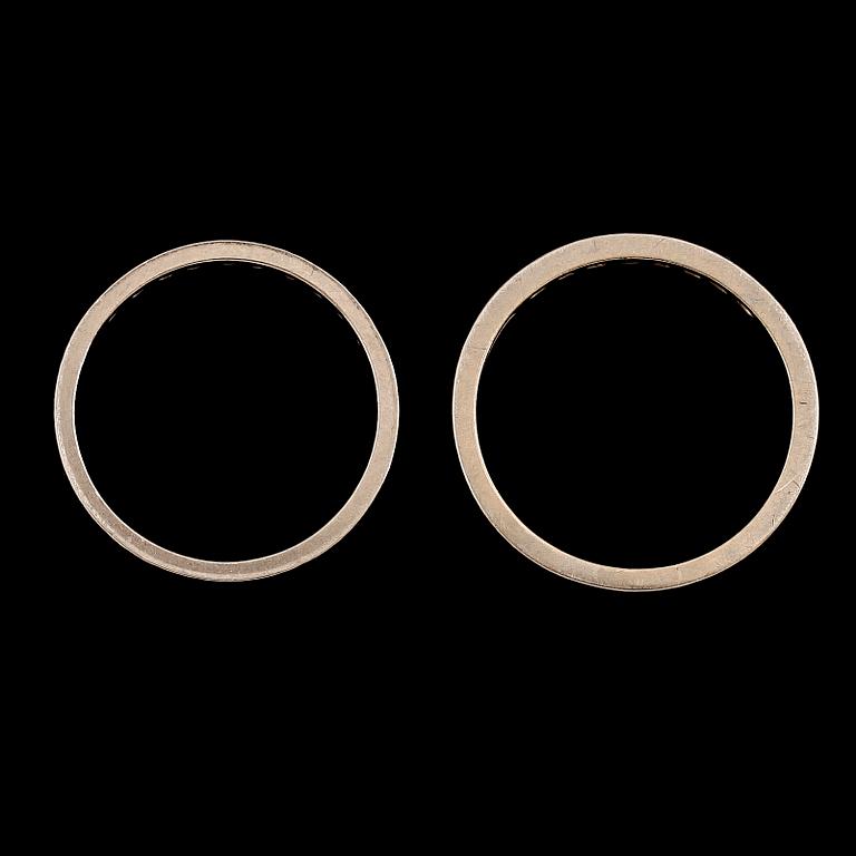 RINGAR, 2 st, 18K vitguld, briljantslipade diamanter. Svenska stämplar GIA 1978 resp MAG 1984. Vikt ca 7 g.