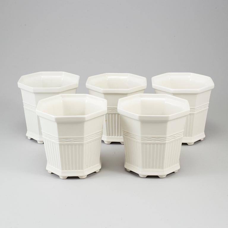 Five porcelain flowerpots by Prins Eugen.