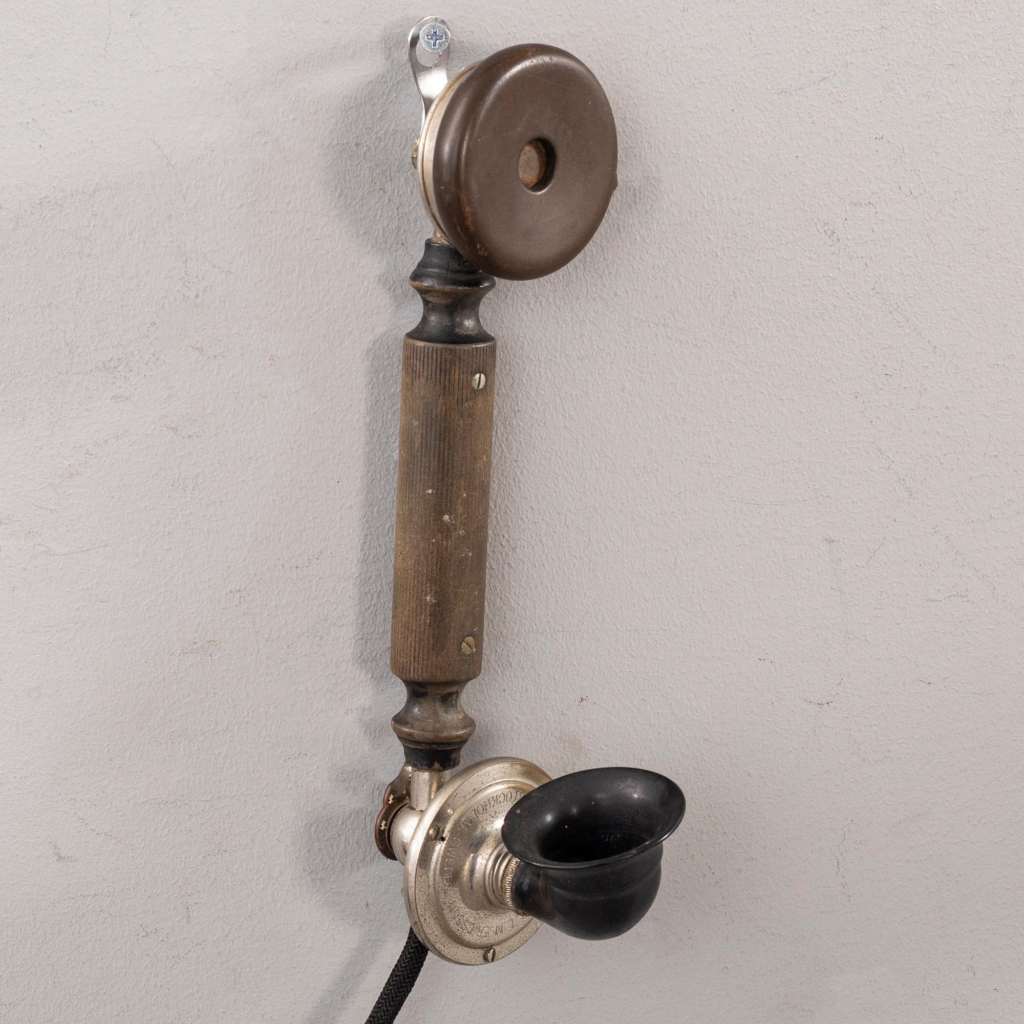 VÄGGTELEFON LM Ericsson &Co Stockholm, Omkring 1900.