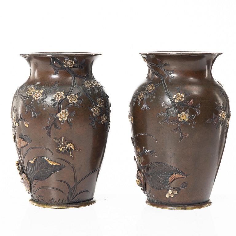 A pair of Japanese metal vases, Meiji (1868-1912).