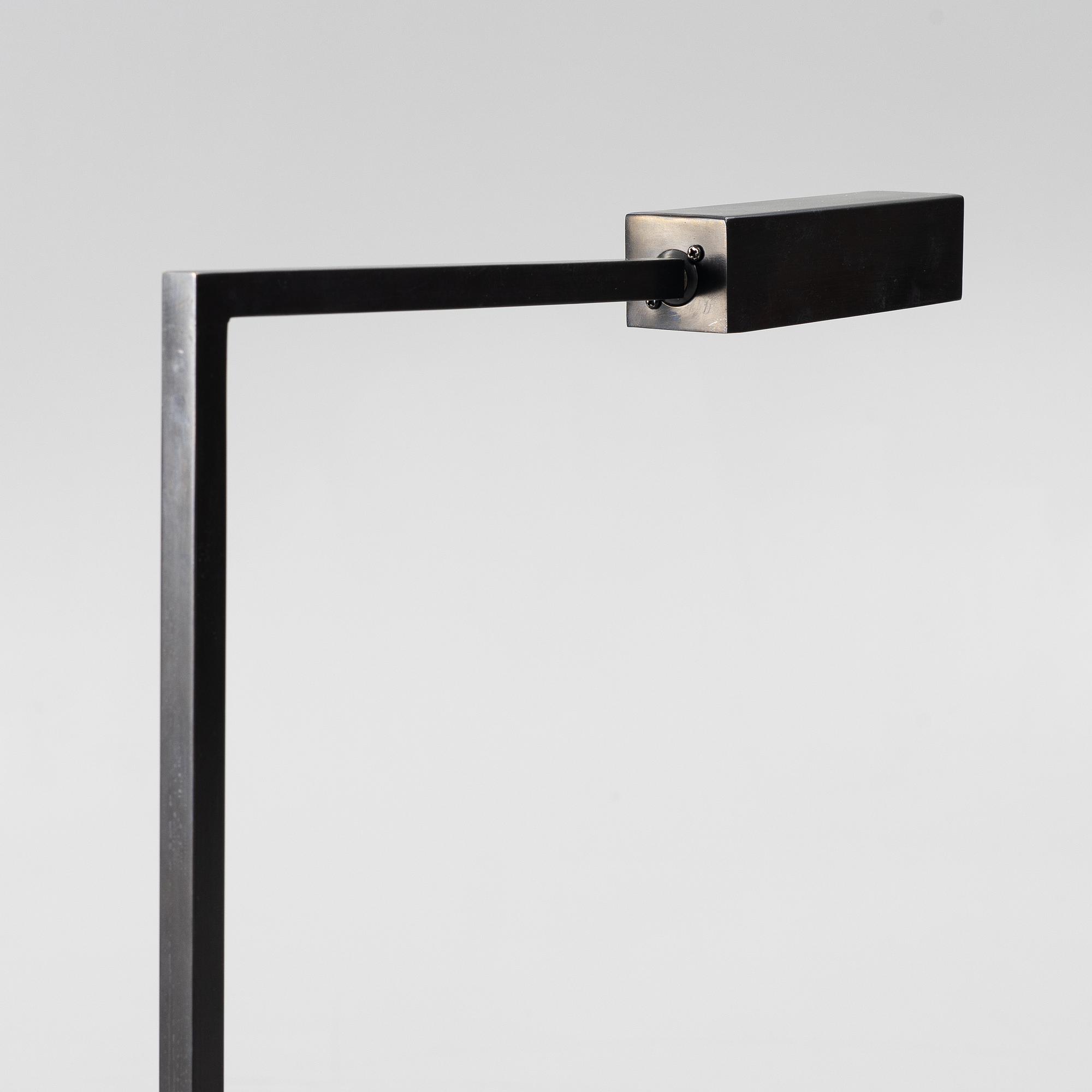 Golvlampa, "Atley", Vaughan Lightning, samtida.