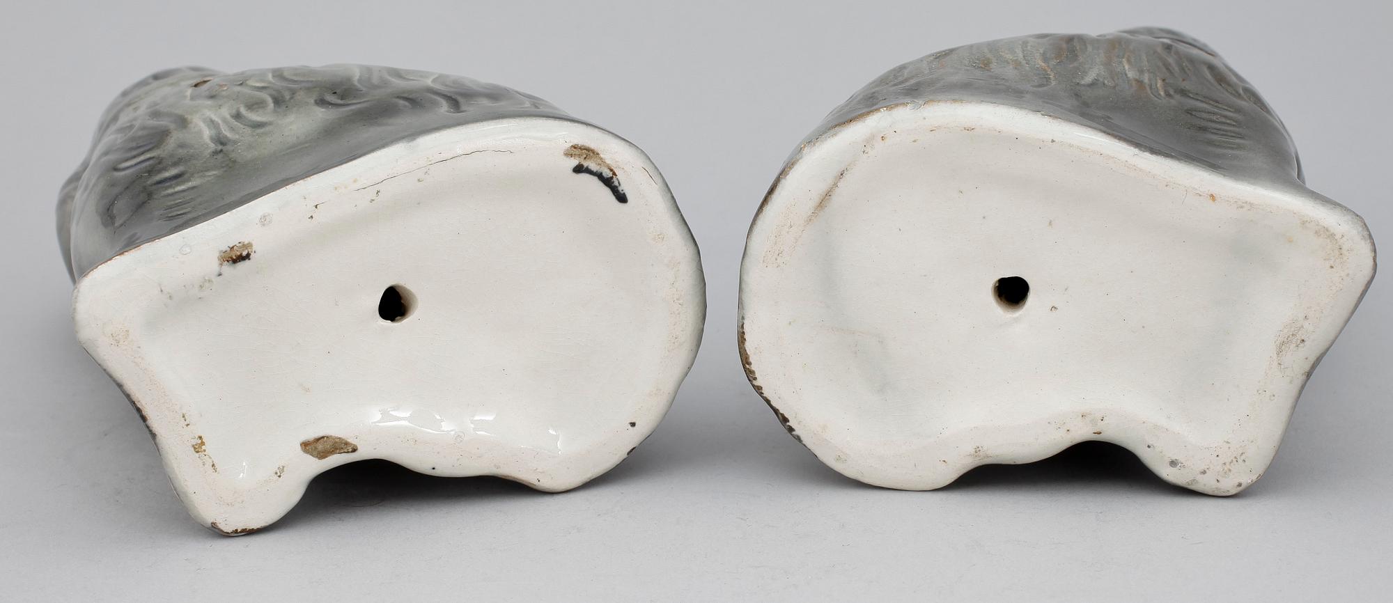 FIGURINER, två par, flintgods. Staffordshiretyp, England, 1900-talets första hälft.