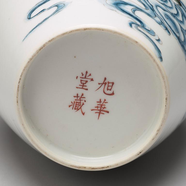 A Chinese vase, 20th Century.