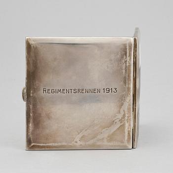 CIGARETTETUI, silver samt emalj, Tyskland, 1900-tal. Vikt ca 150 gram,