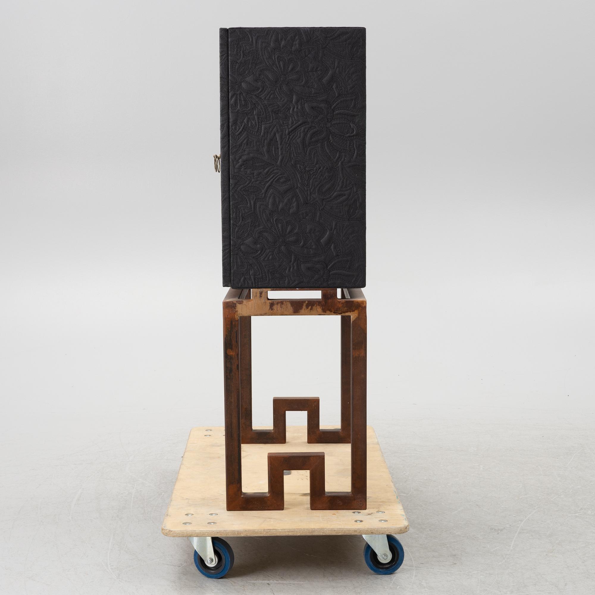 Cabinet, DIS, 2000s.