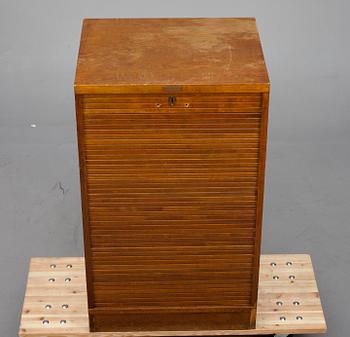 ARKISTOKAAPPI, tammea, merkitty Tehokaluste, 1900-luvun alkupuoli.