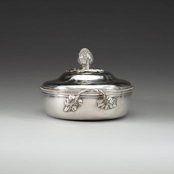 A French 18th century silver serving-dish, makers mark of Francois Corbie (Paris 1783).
