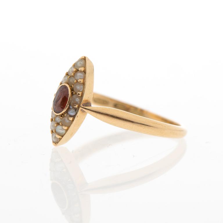 SORMUS, viistehiottu granaatti, helmet, 18K kultaa. Suomen Kultaseppä, Turku.