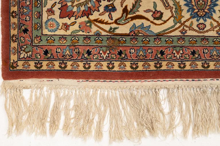 Matta, Kirman, ca 400 x 290 cm.