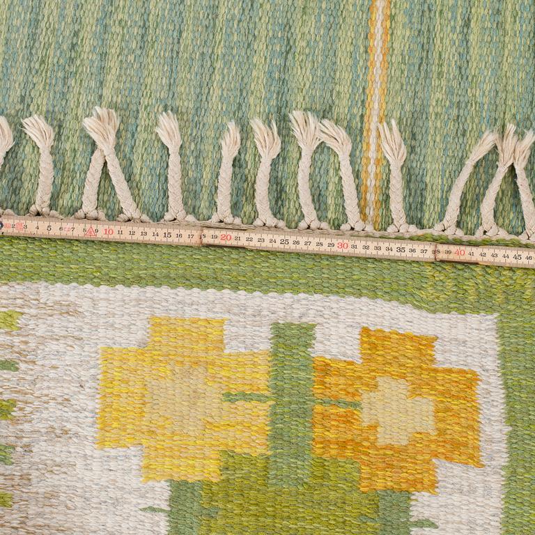 MATTA, rölakan, signerad BW (Berit Woelfer), 1900-talets andra hälft, ca 286 x 199 cm.