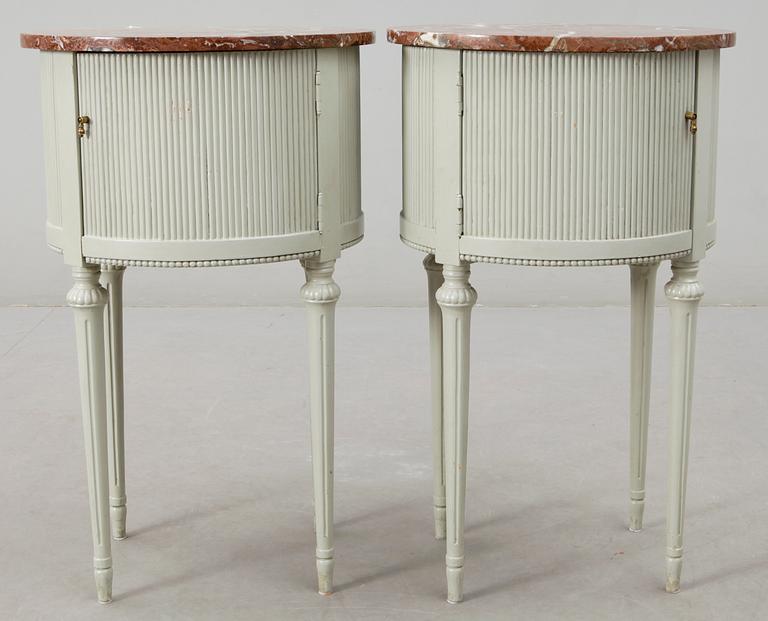 SÄNGBORD, ett par, gustaviansk stil, 1900-talets första hälft.