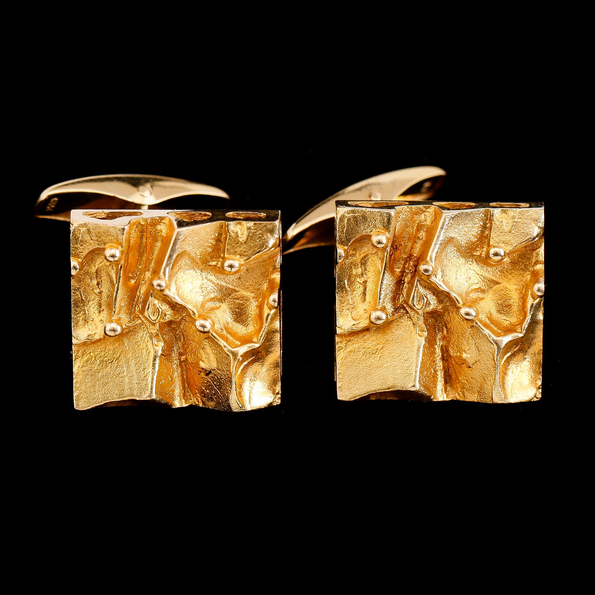 MANSCHETTKNAPPAR, 1 par, 18K guld, Örneus Guldsmedja 1971. Vikt ca 16 g.