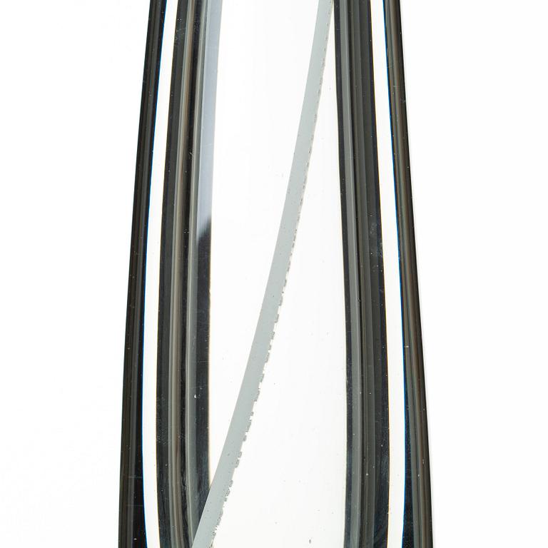 Gunnel Nyman, a "Serpentin" glass vase, Nuutajärvi Notsjö, Finland 1940-50's.