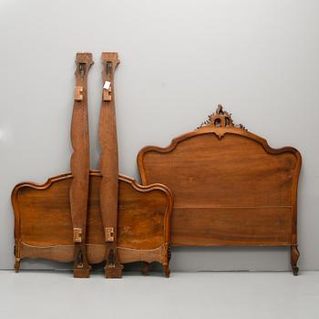 SÄNGGAVEL, 4 delar, nyrokoko, 1800/1900-tal.