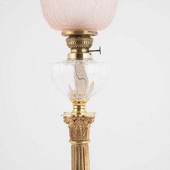 A paraffin lamp, Hinks & Sons, first half of the 20th Century.