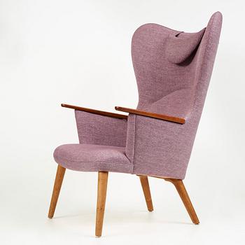 Hans J. Wegner, fåtölj, "Mama bear", modell AP27, AP-stolen, Danmark 1950-60-tal.