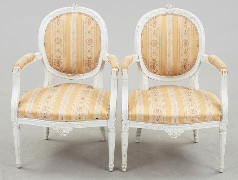 KARMSTOLAR, ett par, gustaviansk stil, omkring 1900-talets mitt.