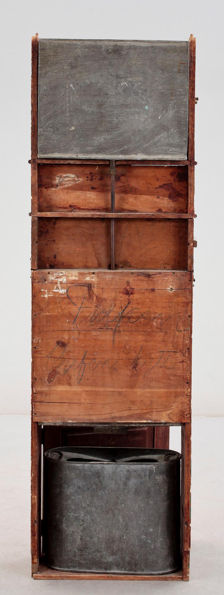 TOALETTSKÅP, för fartyg, 1900-talets början.