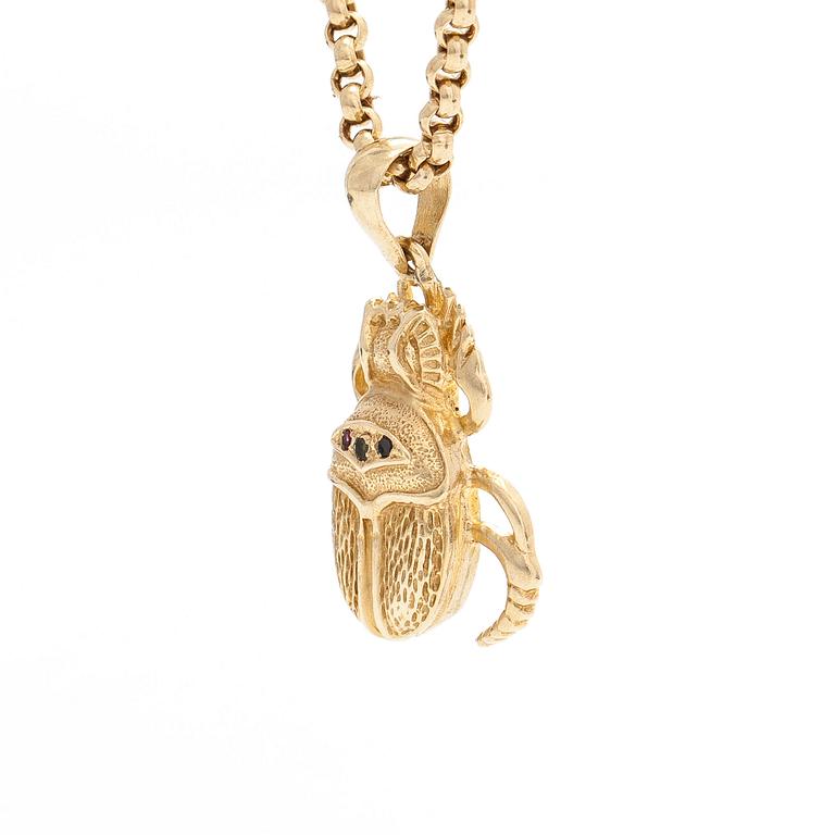 Necklace in 14K gold, with a pendant in the shape of a scarab.