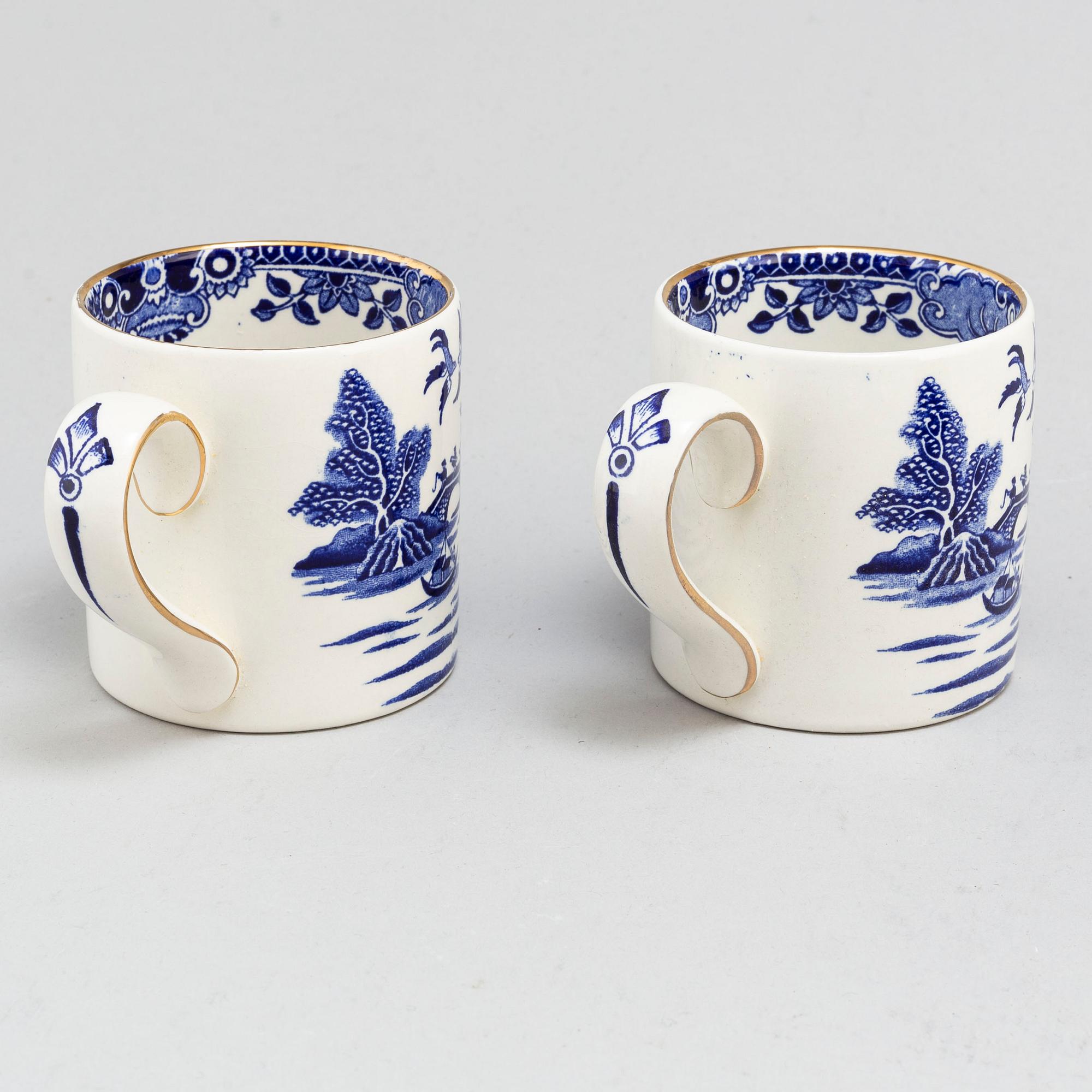 MULBERRY, a Mulberry Picnicbasket with tableware.