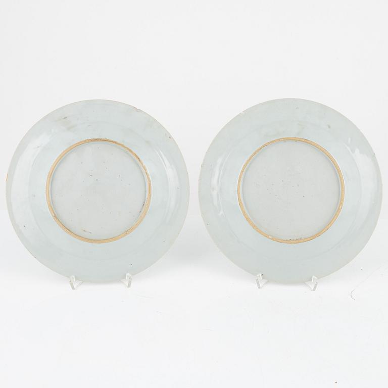 A famille rose punch bowl and two plates, Qing dynasty, Qianlong (1736-95).