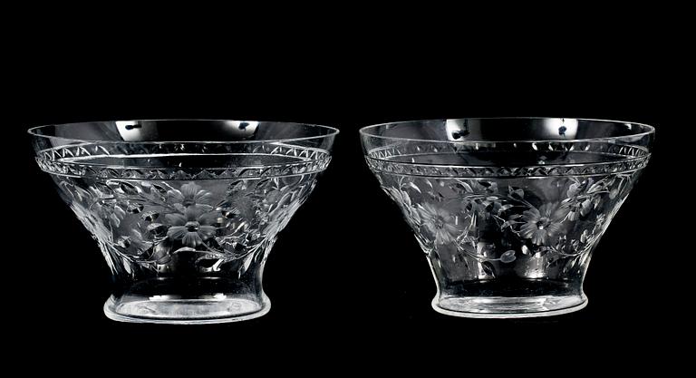 SKÅLAR, ett par, glas. Möjligen Orrefors, 1900-talets första hälft.