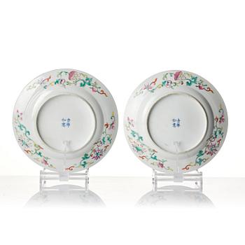 A pair of enamelled dishes, Qing dynasty, 19th Century.